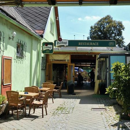 Penzion a bistro U Šelongů - Gentleman Jindřichŭv Hradec Esterno foto