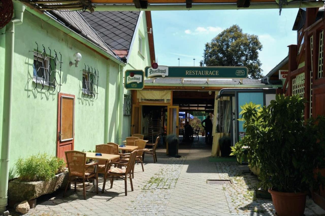 Penzion a bistro U Šelongů - Gentleman Jindřichŭv Hradec Esterno foto