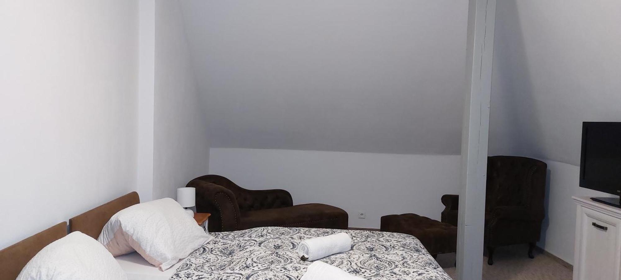 Penzion a bistro U Šelongů - Gentleman Jindřichŭv Hradec Esterno foto